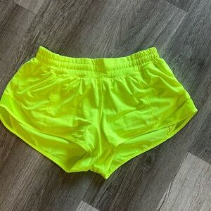 Lululemon Hotty Hot Shorts low rise 2.5”
